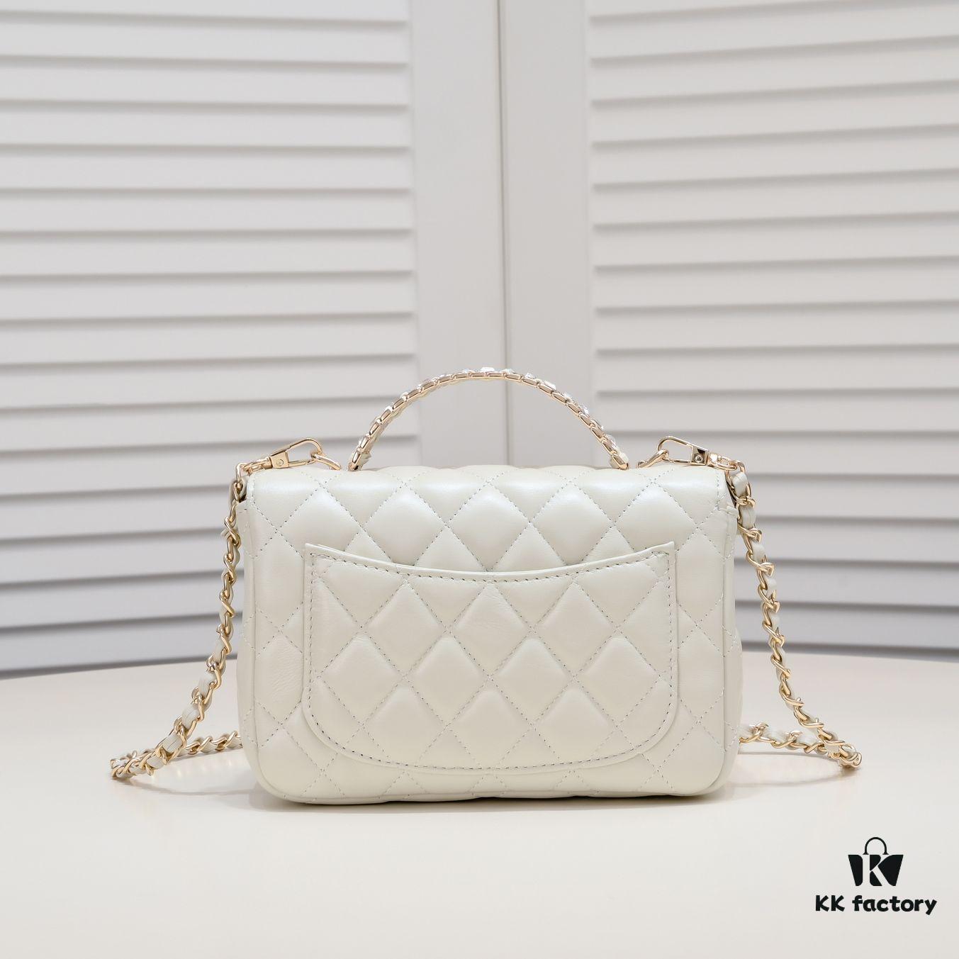 Small Size 🦋 Chanel 🖤 23A Diamond Handle CF Mini, Early Release 💎