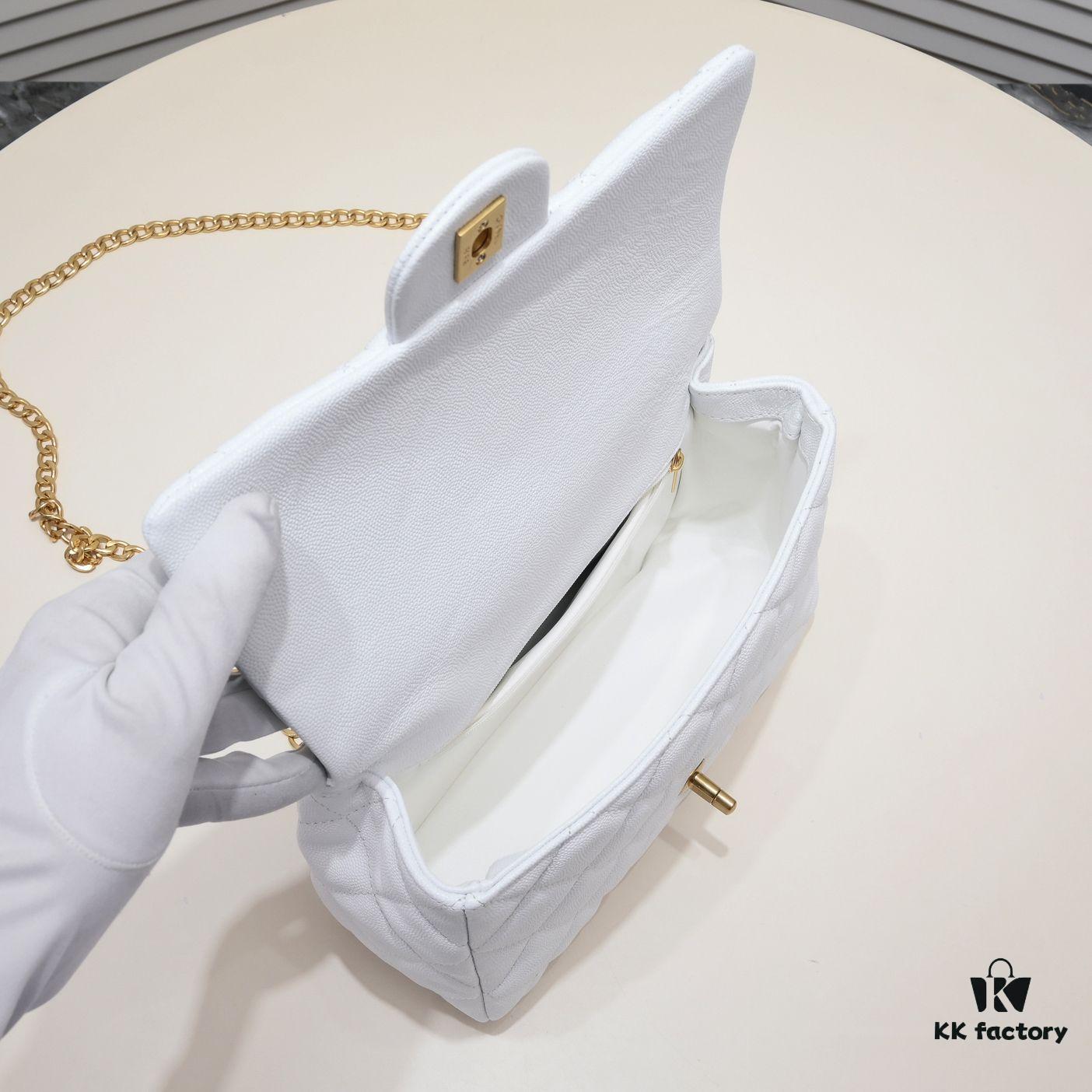 69305641f09edb6de4c4f3c7 Large Chanel 23P New Arrival Heart Ball vs Gold Ball?