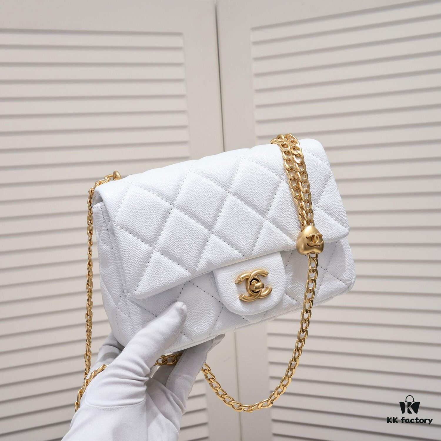 69305645f09edb6de4c4f3d2 Chanel Small 23P New Arrival: Love Ball Wins Over Gold Ball?
