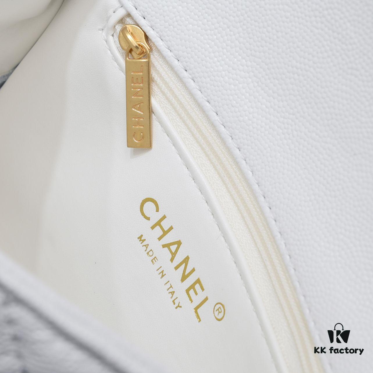 69305646f09edb6de4c4f3d5 Chanel Small 23P New Arrival: Love Ball Wins Over Gold Ball?