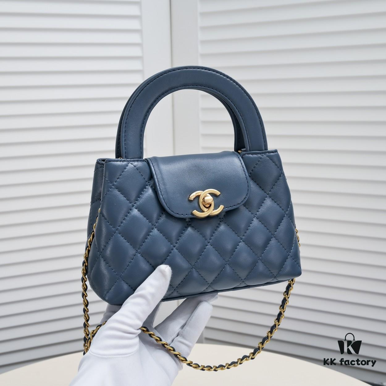 69305658f09edb6de4c4f3fa Chanel New Bag 6170 Beautiful Design Inspired by Camellia - Autumn/Winter 23/24 Collection