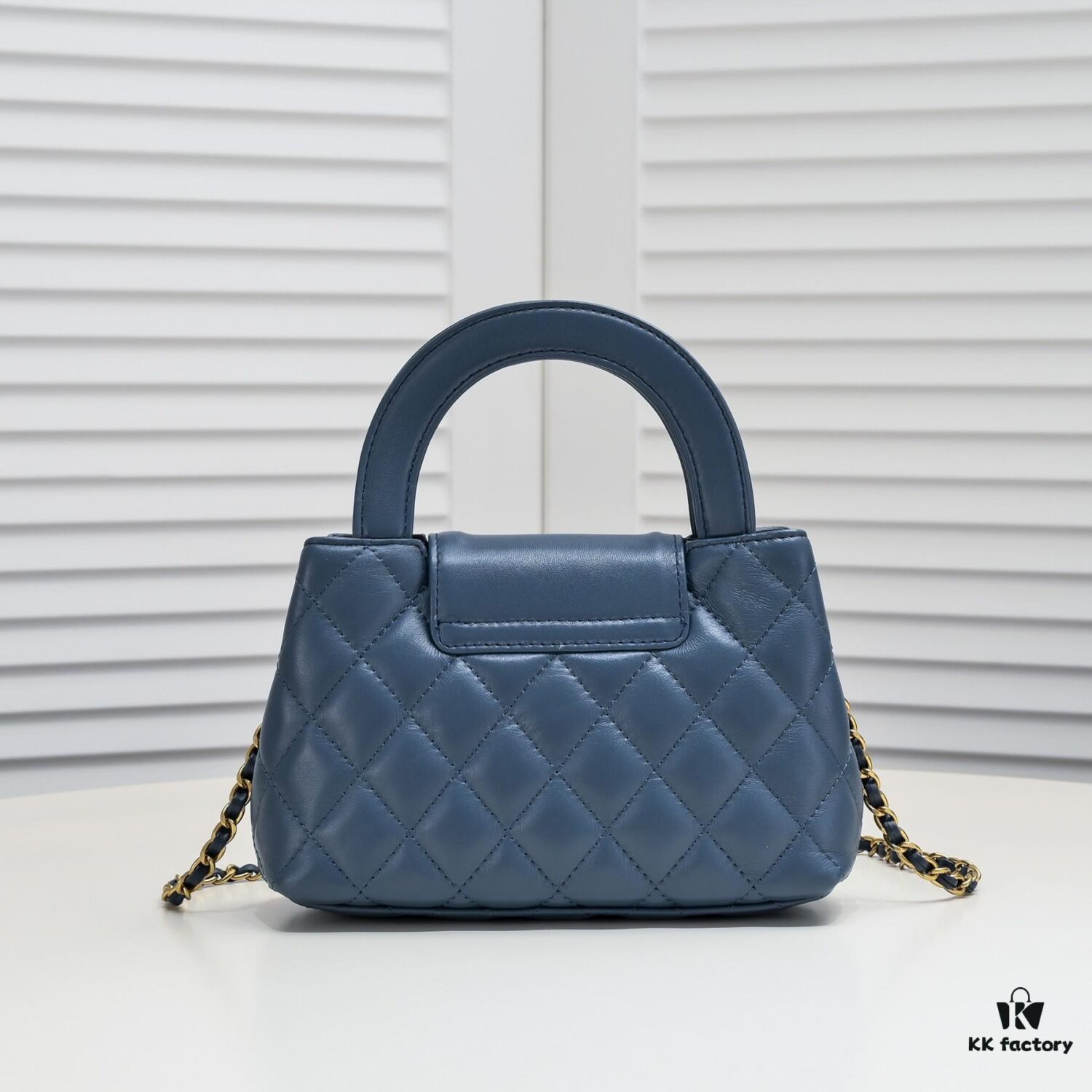 69305658f09edb6de4c4f3fb Chanel New Bag 6170 Beautiful Design Inspired by Camellia - Autumn/Winter 23/24 Collection
