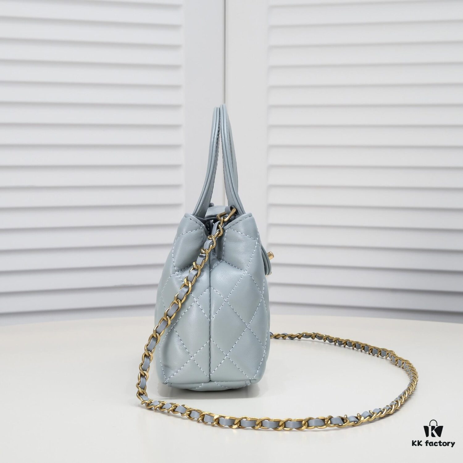 69305667f09edb6de4c4f41b Chanel 6170 New Bag Beautifully Inspired by Camellia - Autumn/Winter 23/24 Collection
