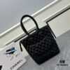 CHANEL: 24A Spring/Summer Vintage Bag 🌹💕... 2006 Brand New Ultimate Edition! The iconic Vintage 'Vegetable Basket' bag, a classic reissued and once ranked among the world's top 50 most desirable handbags, famously carried by Ms. Hilton. This model has long been discontinued at boutiques—unavailable even with money [Smile]. Exclusively sourced from a vintage boutique. ZP-developed leather: European-sourced Haas lambskin, Italian-imported 24K thick-gold-plated hardware. Limited stock, frequently out of supply. The bag’s texture perfectly matches the original authentic piece ✔️