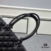 CHANEL: 24A Spring/Summer Vintage Bag 🌹💕... 2006 Brand New Ultimate Edition! The iconic Vintage 'Vegetable Basket' bag, a classic reissued and once ranked among the world's top 50 most desirable handbags, famously carried by Ms. Hilton. This model has long been discontinued at boutiques—unavailable even with money [Smile]. Exclusively sourced from a vintage boutique. ZP-developed leather: European-sourced Haas lambskin, Italian-imported 24K thick-gold-plated hardware. Limited stock, frequently out of supply. The bag’s texture perfectly matches the original authentic piece ✔️