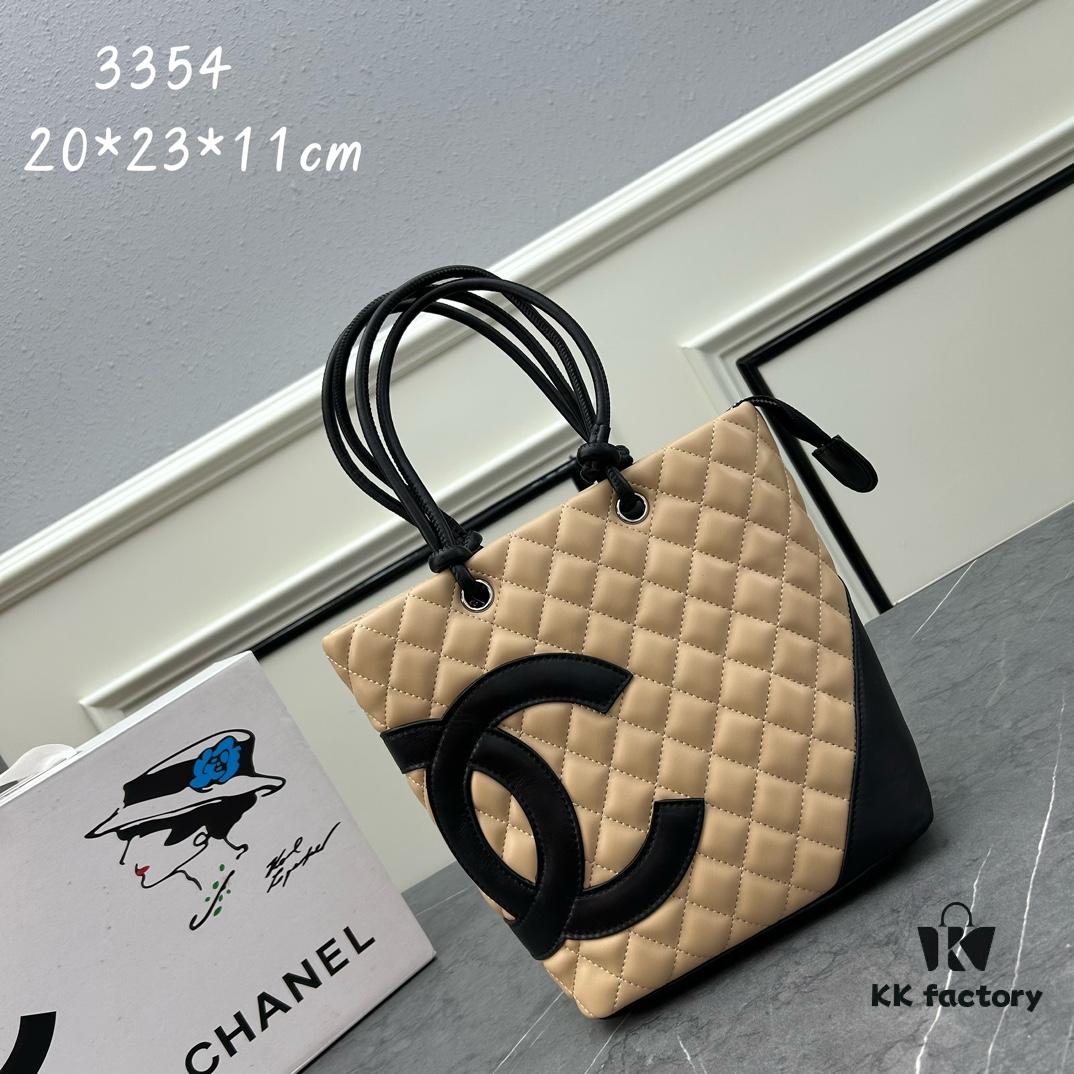 CHANEL: 24A Spring/Summer Vintage Bag 🌹💕... 2006 Brand New Ultimate Edition! The iconic Vintage 'Vegetable Basket' bag, a classic reimagined, once ranked among the world's top 50 most desirable handbags. Named after Ms. Hilton's favorite carry, this model has long been discontinued at boutiques—unavailable even with money [Smile]. Exclusively sourced from a rare vintage boutique. ZP-developed leather: European-sourced Haas lamb skin, imported from Italy, with 24K thick gold-plated steel lock. Limited stock, frequently out of inventory. The bag’s texture perfectly matches the original authentic quality ✔️