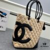 CHANEL: 24A Spring/Summer Vintage Bag 🌹💕... 2006 Brand New Ultimate Edition! The iconic Vintage 'Vegetable Basket' bag, a classic reimagined, once ranked among the world's top 50 most desirable handbags. Named after Ms. Hilton's favorite carry, this model has long been discontinued at boutiques—unavailable even with money [Smile]. Exclusively sourced from a rare vintage boutique. ZP-developed leather: European-sourced Haas lamb skin, imported from Italy, with 24K thick gold-plated steel lock. Limited stock, frequently out of inventory. The bag’s texture perfectly matches the original authentic quality ✔️