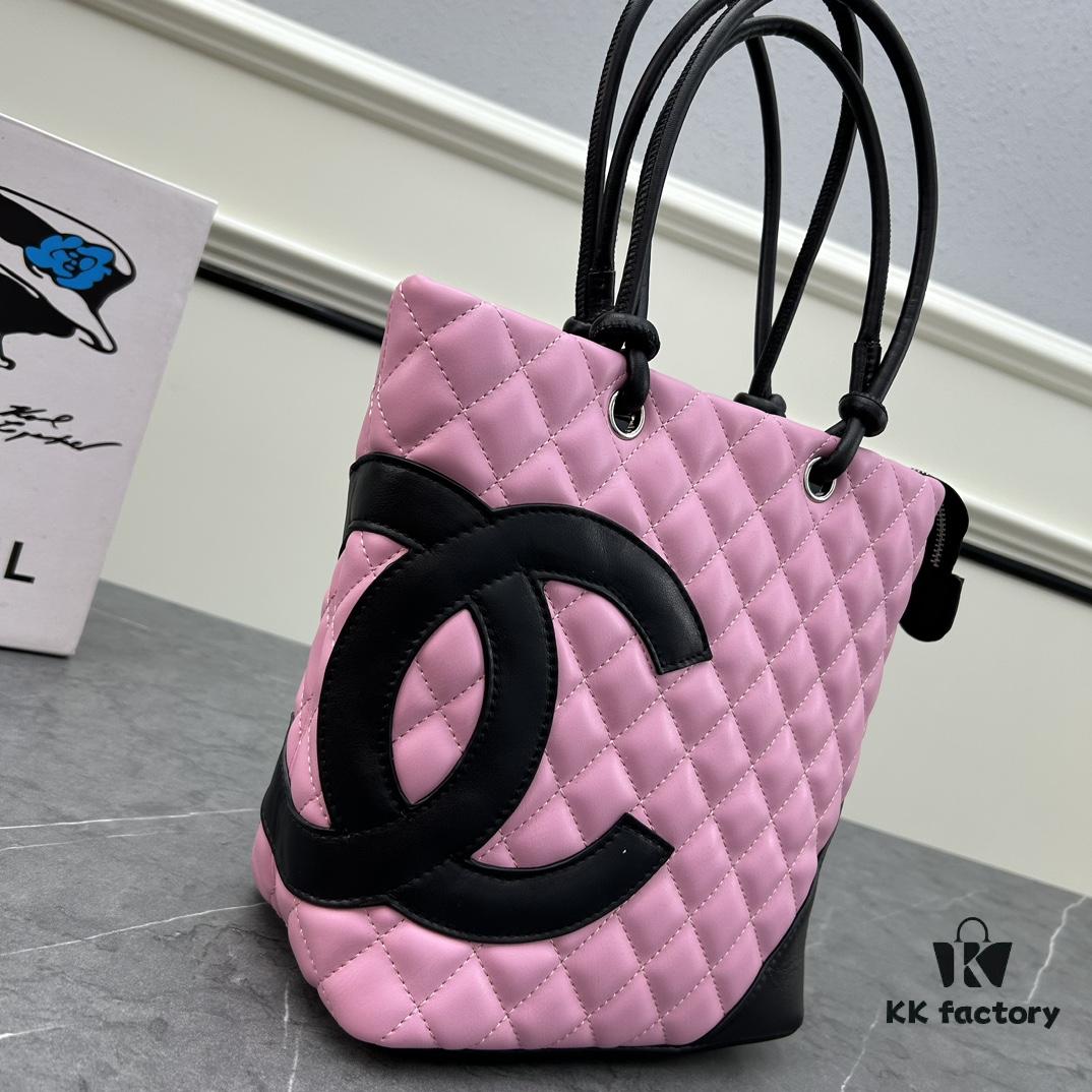 6930571bf09edb6de4c4f511 CHANEL: 24A Spring/Summer Vintage Bag 🌹💕... 2006 Brand New Ultimate Edition! The iconic Vintage 'Vegetable Basket' bag, a classic reissued and once ranked among the world's top 50 most desirable handbags, famously carried by Miss Hilton. Already discontinued at boutiques—unavailable even if money is no object 😊. Exclusively sourced from a vintage boutique. ZP-developed leather: European-sourced Haas lambskin, with 24K thick gold-plated steel lock imported from Italy. Rare stock, frequently out of inventory. The bag’s texture perfectly matches the original authentic quality ✔️