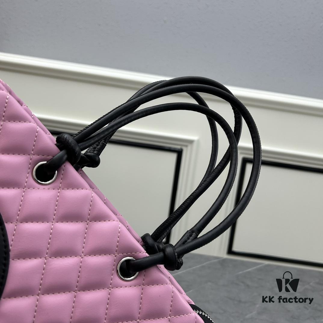 6930571df09edb6de4c4f514 CHANEL: 24A Spring/Summer Vintage Bag 🌹💕... 2006 Brand New Ultimate Edition! The iconic Vintage 'Vegetable Basket' bag, a classic reissued and once ranked among the world's top 50 most desirable handbags, famously carried by Miss Hilton. Already discontinued at boutiques—unavailable even if money is no object 😊. Exclusively sourced from a vintage boutique. ZP-developed leather: European-sourced Haas lambskin, with 24K thick gold-plated steel lock imported from Italy. Rare stock, frequently out of inventory. The bag’s texture perfectly matches the original authentic quality ✔️