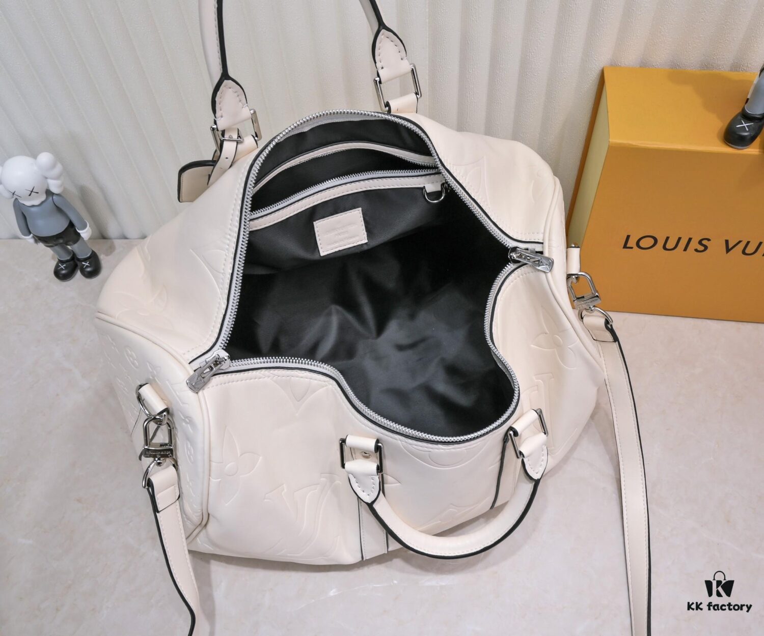 69305803f09edb6de4c4f66a N44810 45532 Upgraded Version 45cm Imported Full-Grain Calfskin Black Embossed Large Flower Travel Bag N41416 45532 Keepall