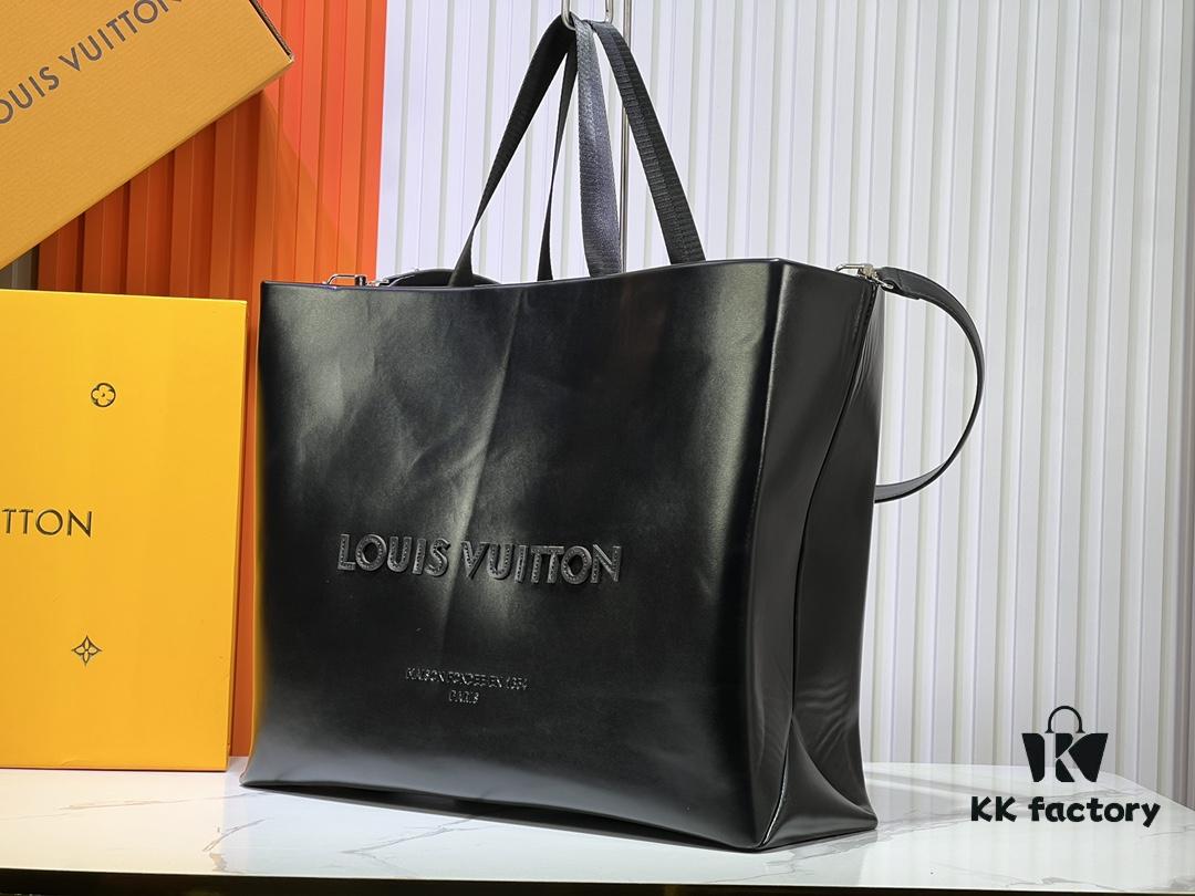 69305883f09edb6de4c4f750 M24457 This Shopper Medium Bag Draws Inspiration from Louis Vuitton Shopping Bags, Featuring Louis Vuitton and Maison Fondée En 1854 Embossed on Soft Calfskin, with Top Handles and Detachable Shoulder Strap. Dimensions: 40x32x16cm