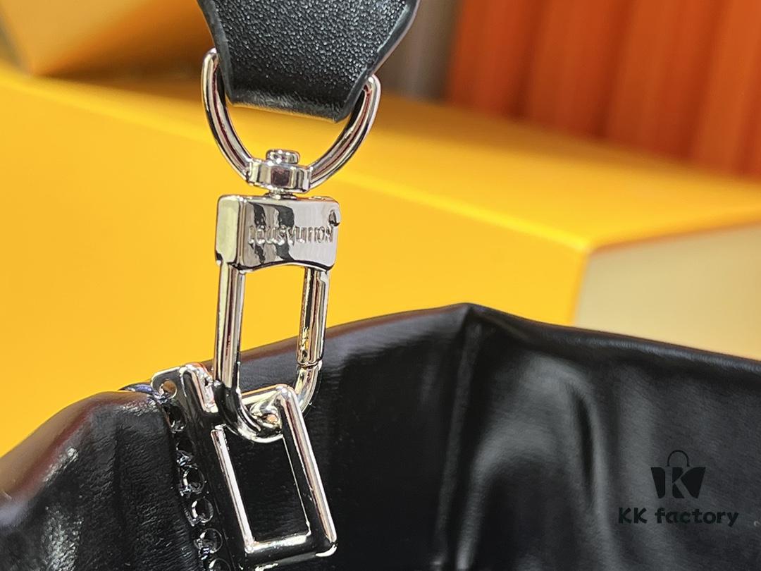 69305883f09edb6de4c4f751 M24457 This Shopper Medium Bag Draws Inspiration from Louis Vuitton Shopping Bags, Featuring Louis Vuitton and Maison Fondée En 1854 Embossed on Soft Calfskin, with Top Handles and Detachable Shoulder Strap. Dimensions: 40x32x16cm