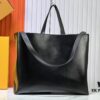 69305884f09edb6de4c4f752 M24457 This Shopper Medium Bag Draws Inspiration from Louis Vuitton Shopping Bags, Featuring Louis Vuitton and Maison Fondée En 1854 Embossed on Soft Calfskin, with Top Handles and Detachable Shoulder Strap. Dimensions: 40x32x16cm