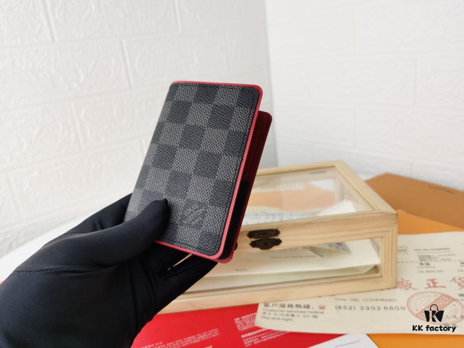 Top Quality Original 💎 [Photographed with Personal Background] N63144 Black Grid with Red, This Wallet Combines the Elegance of Damier Graphite Canvas and the Fine Texture of Epi Leather, Featuring Stripes Adorned with Louis Vuitton Signature Details