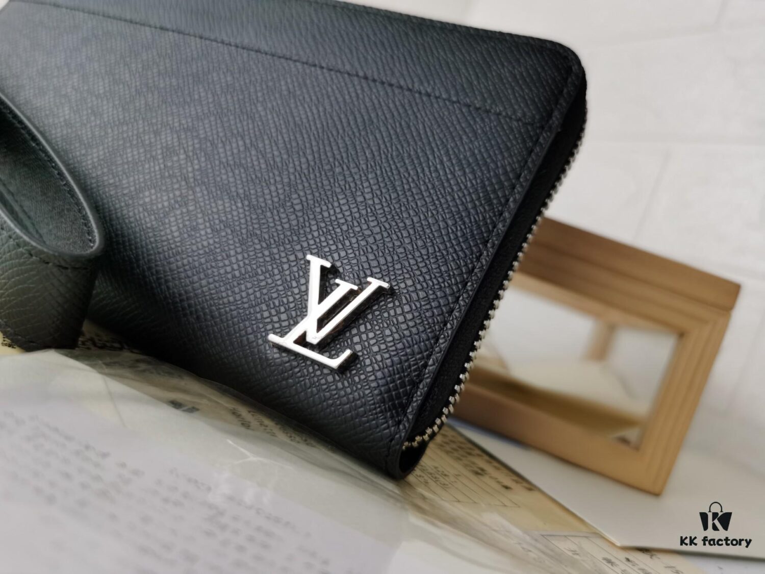 Top Quality Original 💎 [Actual Photos, Personal Background] Zippy Dragonne Zip Wallet M69037