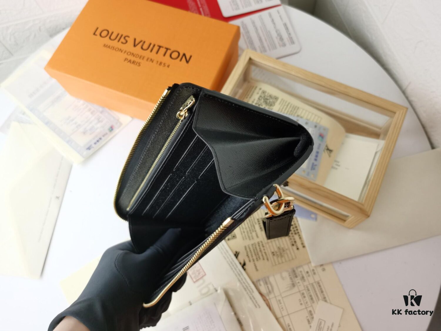 Top-Quality Original 💎 [Real Photos, Personal Background] Zippy Dragonne Zip Wallet M69037