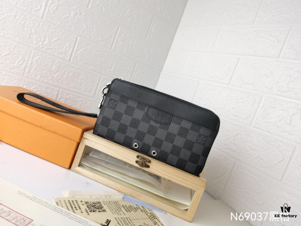 Top Quality Original 💎 [Actual Photos, Personal Background] Zippy Dragonne Zip Wallet M69037