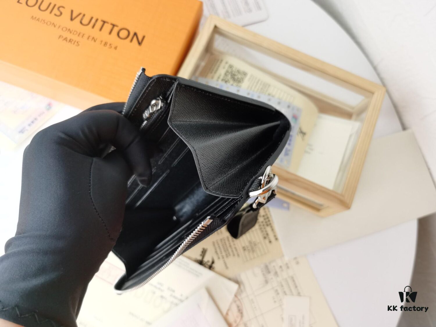 Top Quality Original 💎 [Actual Photos, Personal Background] Zippy Dragonne Zip Wallet M69037