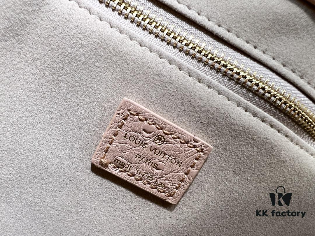 6930594bf09edb6de4c4f88a M24457 M24475 This Medium Shopper Handbag Draws Inspiration from Louis Vuitton's Shopping Tote
