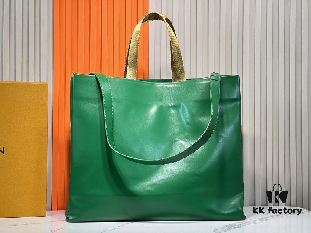 69305954f09edb6de4c4f896 M24457 M24475 This Medium-Sized Shopper Handbag Draws Inspiration from Louis Vuitton's Shopping Bag