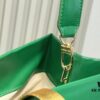 69305955f09edb6de4c4f899 M24457 M24475 This Medium-Sized Shopper Handbag Draws Inspiration from Louis Vuitton's Shopping Bag