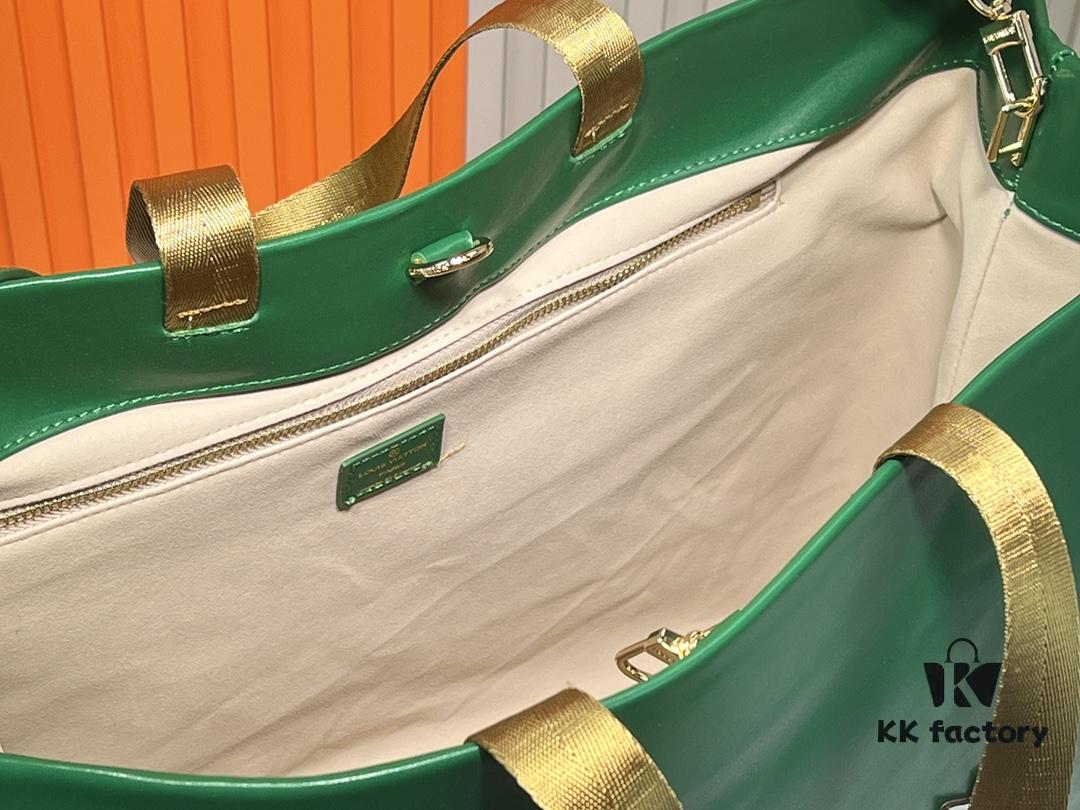 69305958f09edb6de4c4f89d M24457 M24475 This Medium-Sized Shopper Handbag Draws Inspiration from Louis Vuitton's Shopping Bag