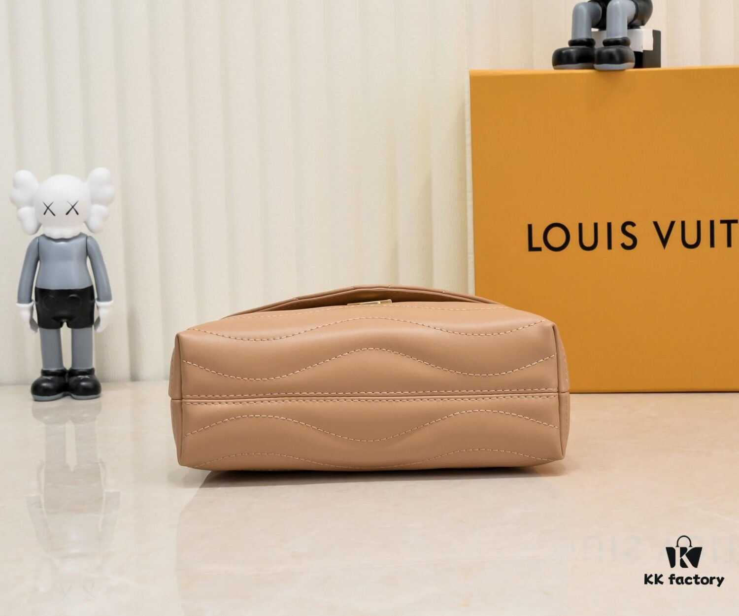 69305968f09edb6de4c4f8ba Exclusive Real Photo - Upgraded Version ‼️⭐️ M21720 Black, M21797 White ⭐️ This Hold Me Handbag is a new addition to Louis Vuitton's iconic New Wave quilted leather goods collection, featuring a refined silhouette and comfortable carry. The smooth-textured body is accented with an elegant LV metal clasp. The detachable and adjustable leather strap enhances the bag’s versatility.