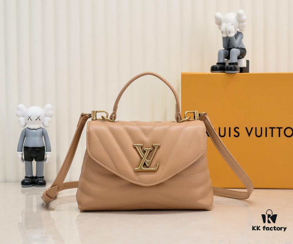 69305968f09edb6de4c4f8bb Exclusive Real Photo - Upgraded Version ‼️⭐️ M21720 Black, M21797 White ⭐️ This Hold Me Handbag is a new addition to Louis Vuitton's iconic New Wave quilted leather goods collection, featuring a refined silhouette and comfortable carry. The smooth-textured body is accented with an elegant LV metal clasp. The detachable and adjustable leather strap enhances the bag’s versatility.