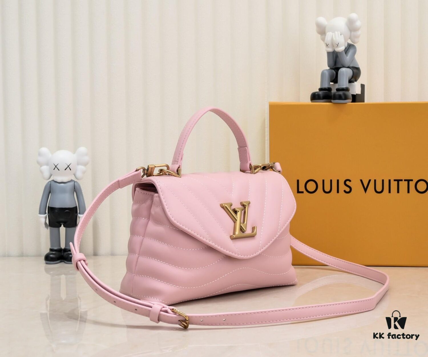 6930596cf09edb6de4c4f8c1 Exclusive Real Photo - Upgraded Version ‼️⭐️ M21720 Black, M21797 White ⭐️ This Hold Me Handbag is a new addition to Louis Vuitton's iconic New Wave quilted leather collection, featuring a refined silhouette and comfortable carry. The smooth-textured body is adorned with an elegant LV metal clasp. The detachable and adjustable leather strap enhances the bag’s versatility.