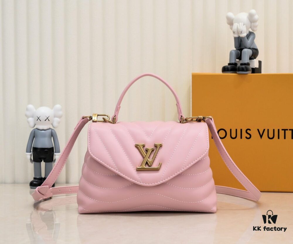 6930596ef09edb6de4c4f8c7 Exclusive Real Photo - Upgraded Version ‼️⭐️ M21720 Black, M21797 White ⭐️ This Hold Me Handbag is a new addition to Louis Vuitton's iconic New Wave quilted leather collection, featuring a refined silhouette and comfortable carry. The smooth-textured body is adorned with an elegant LV metal clasp. The detachable and adjustable leather strap enhances the bag’s versatility.