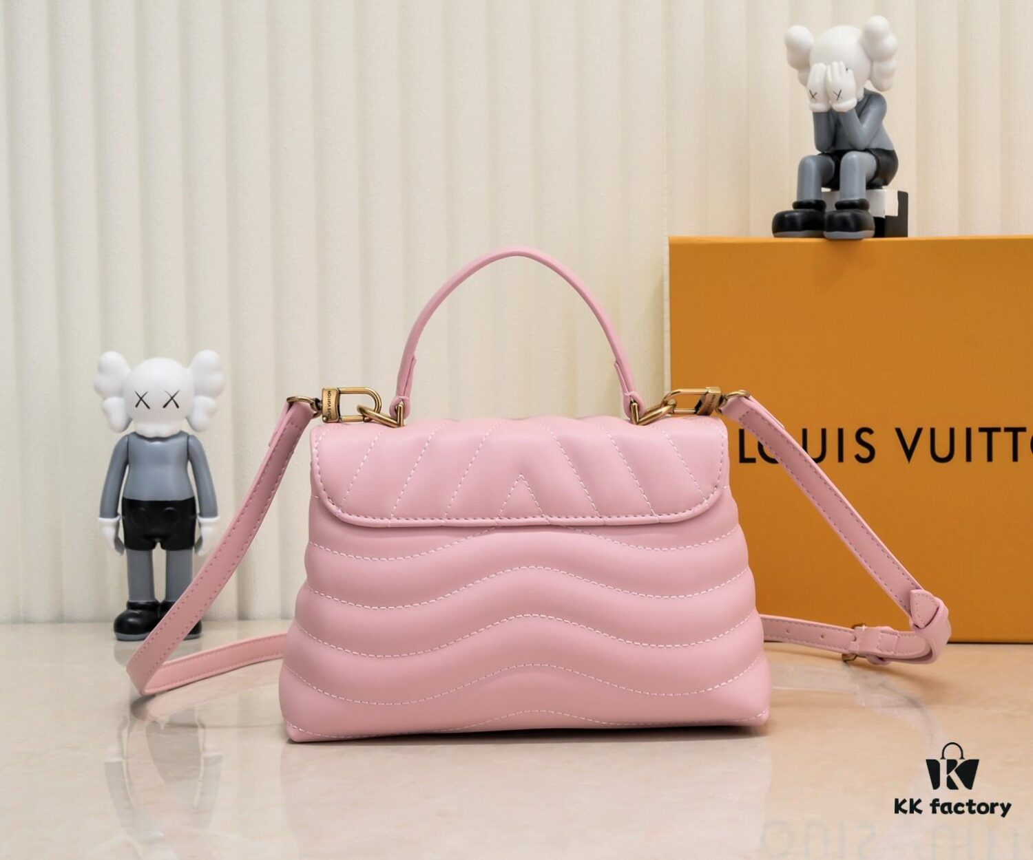 69305971f09edb6de4c4f8c9 Exclusive Real Photo - Upgraded Version ‼️⭐️ M21720 Black, M21797 White ⭐️ This Hold Me Handbag is a new addition to Louis Vuitton's iconic New Wave quilted leather collection, featuring a refined silhouette and comfortable carry. The smooth-textured body is adorned with an elegant LV metal clasp. The detachable and adjustable leather strap enhances the bag’s versatility.
