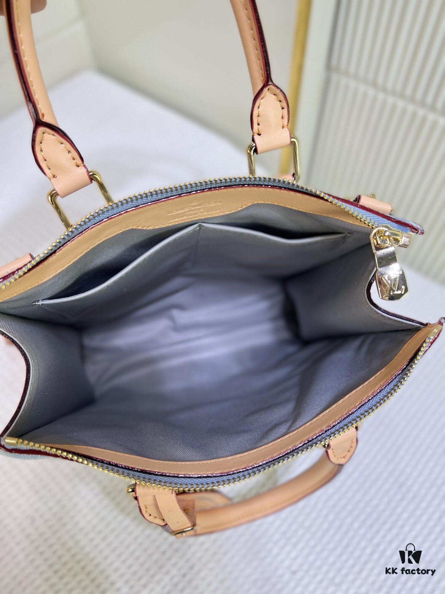 69305994f09edb6de4c4f902 M46098 M59960 Light Blue Denim Sac Plat Cross Bag