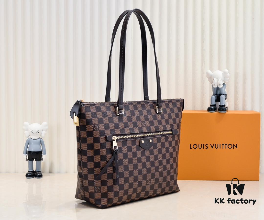 69305a23f09edb6de4c4f9eb Original Louis Vuitton M42267 Multifunctional Monogram Canvas Shoulder Bag, Available in Large and Small Sizes