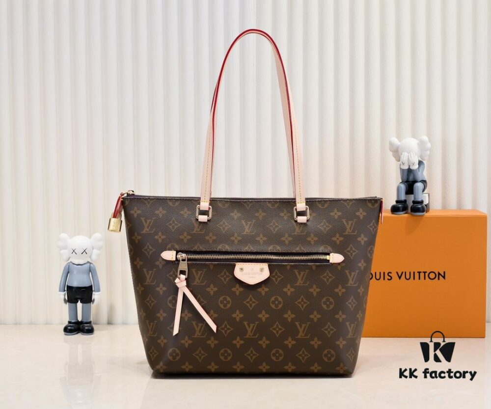 69305a2ef09edb6de4c4f9fc Authentic Louis Vuitton M42267 Multifunctional Shoulder Bag in Monogram Canvas, Dual-Sided Color-Changing Yellow Leather, Large and Small Sizes Available