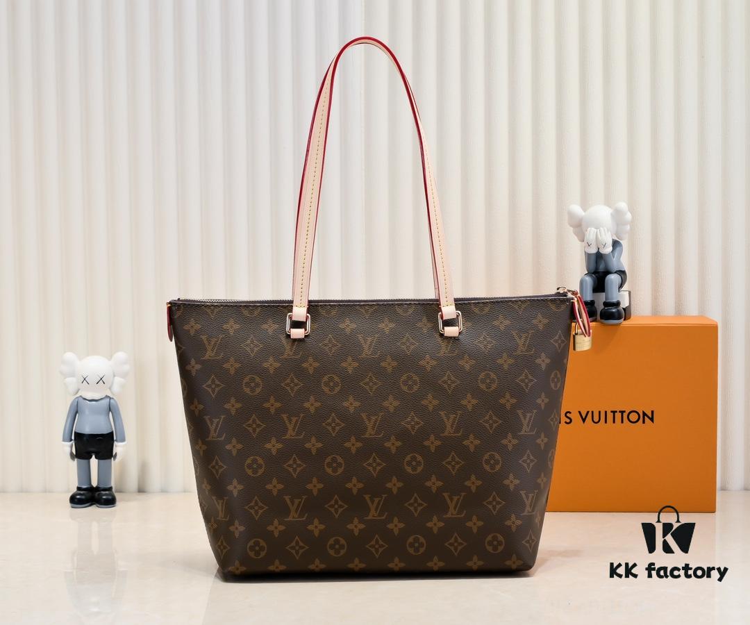 69305a2ff09edb6de4c4f9fd Authentic Louis Vuitton M42267 Multifunctional Shoulder Bag in Monogram Canvas, Dual-Sided Color-Changing Yellow Leather, Large and Small Sizes Available