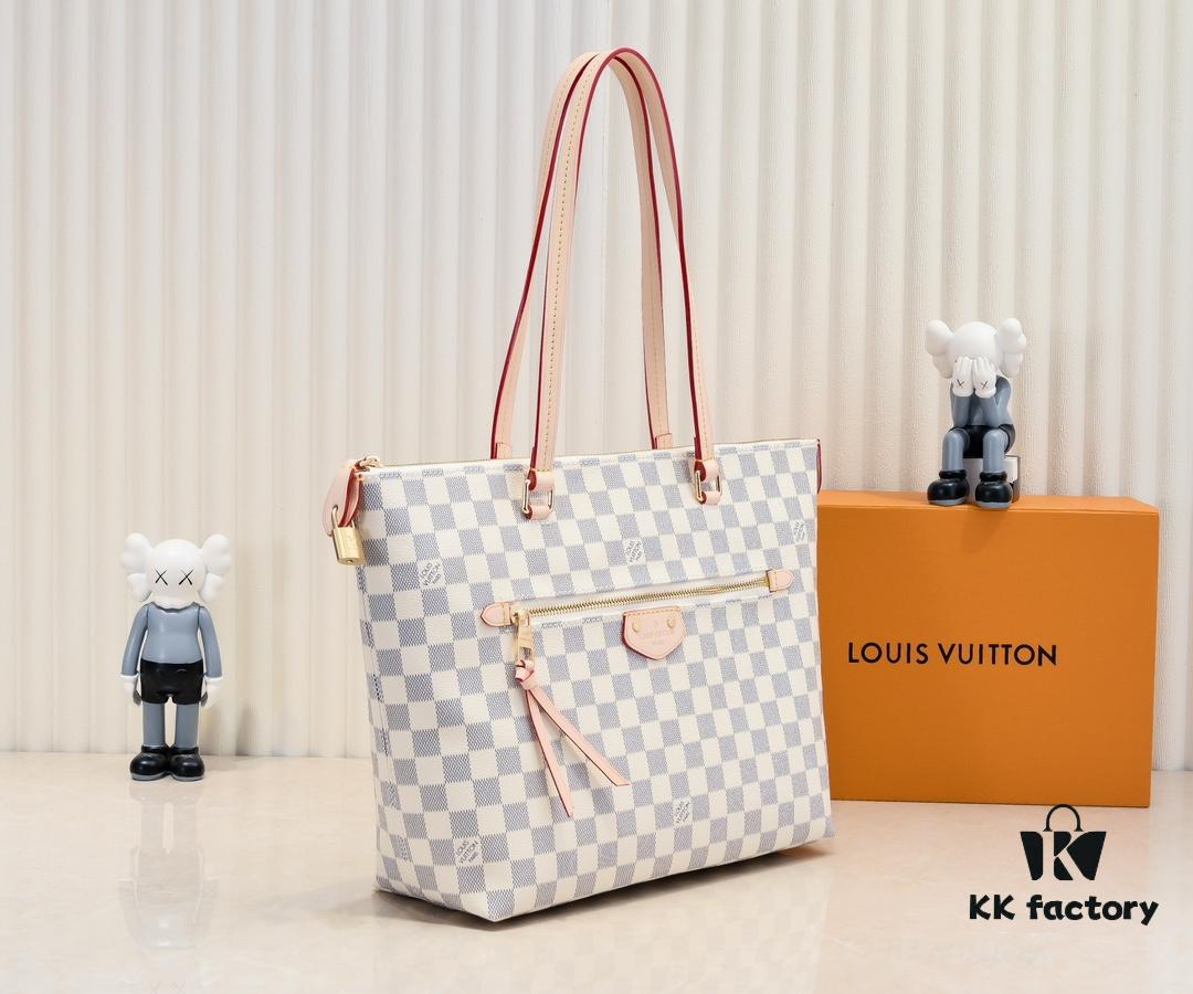 69305a39f09edb6de4c4fa0f Authentic Louis Vuitton M42267 Multifunctional Monogram Canvas Shoulder Bag, Available in Large and Small Sizes, Soft Flat Handle, Zippered Compartment