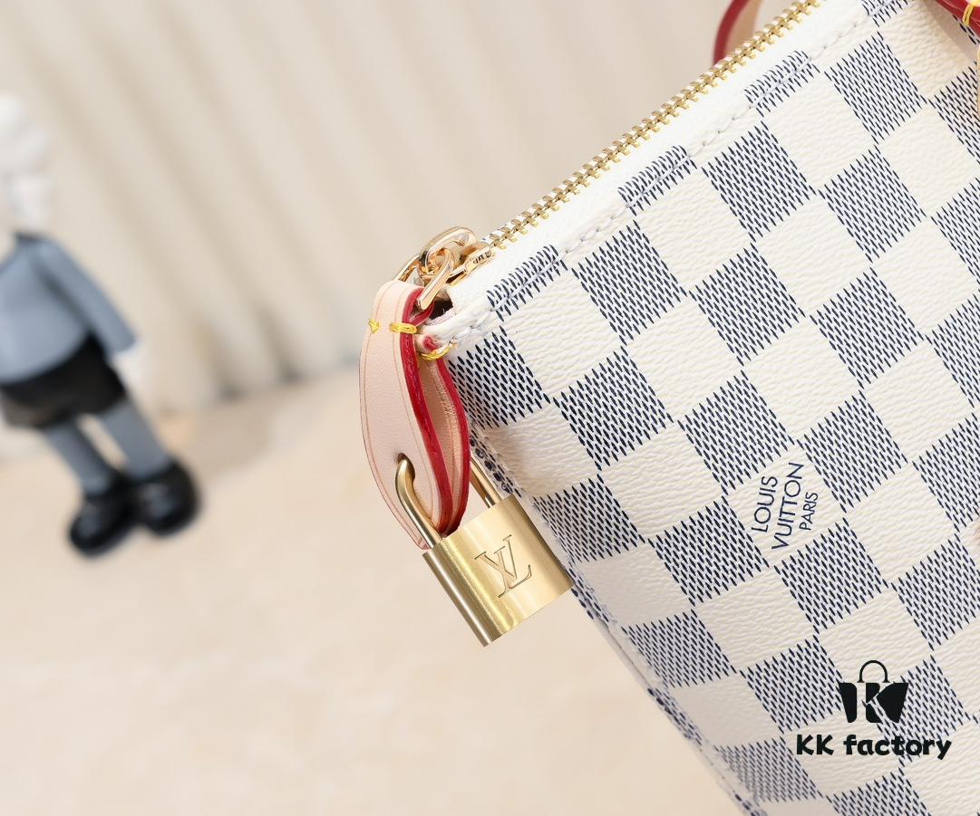 69305a3cf09edb6de4c4fa15 Authentic Louis Vuitton M42267 Multifunctional Monogram Canvas Shoulder Bag, Available in Large and Small Sizes, Soft Flat Handle, Zippered Compartment