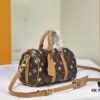69305a9cf09edb6de4c4fa9c M24849 White Color Black Color Pillow Bag