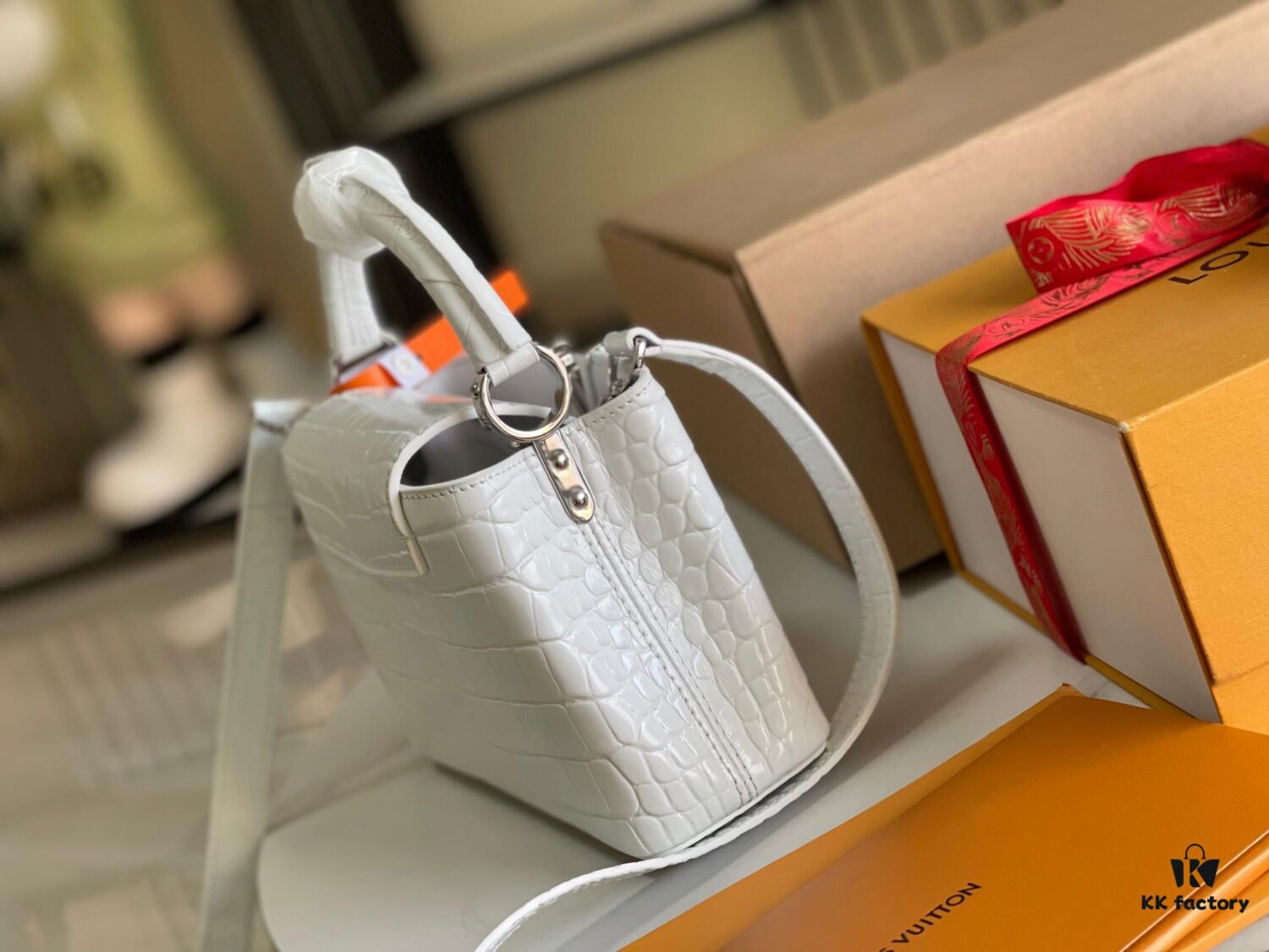 69305aaaf09edb6de4c4fab1 Top Grade Complete Packaging 【Premium Original Leather M22203💋 N93429 White Shiny Crocodile-Texture with Gold Clasp】