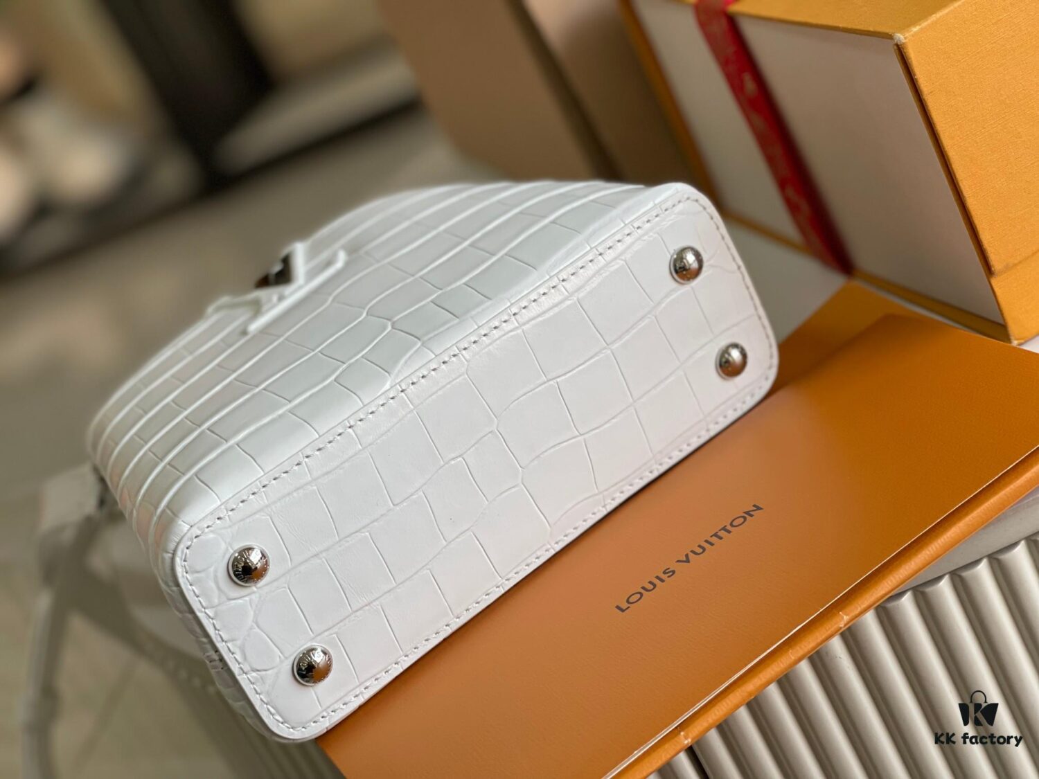 69305aabf09edb6de4c4fab3 Top Grade Complete Packaging 【Premium Original Leather M22203💋 N93429 White Shiny Crocodile-Texture with Gold Clasp】