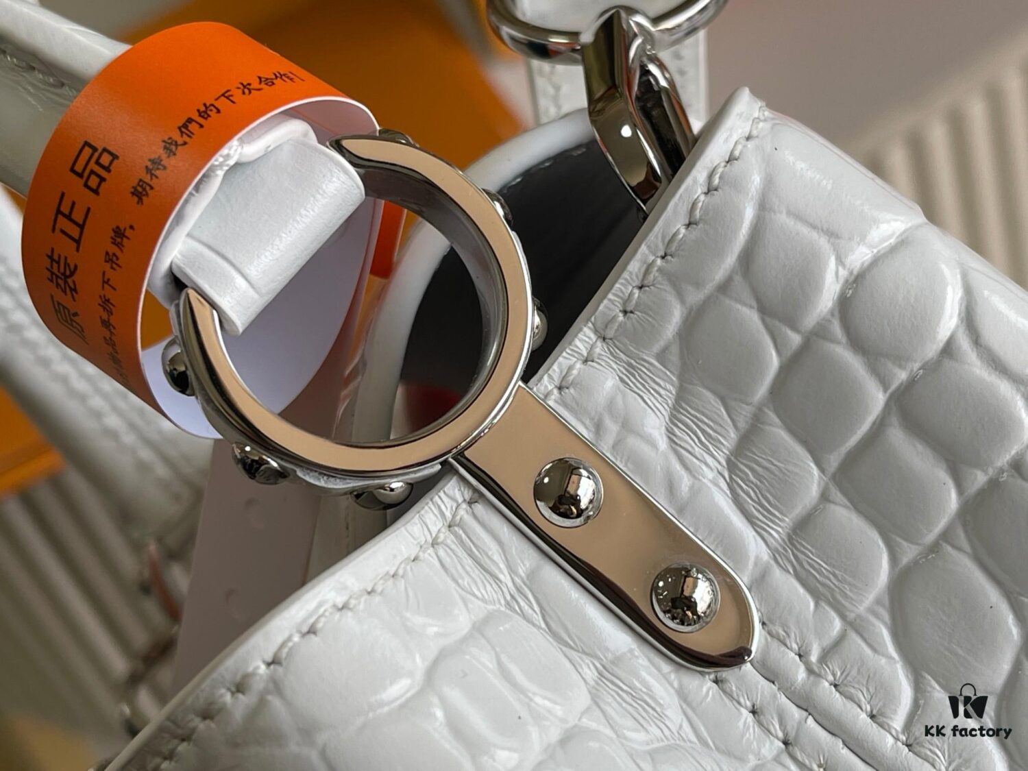 69305aaff09edb6de4c4fab9 Top Grade Complete Packaging 【Premium Original Leather M22203💋 N93429 White Shiny Crocodile-Texture with Gold Clasp】