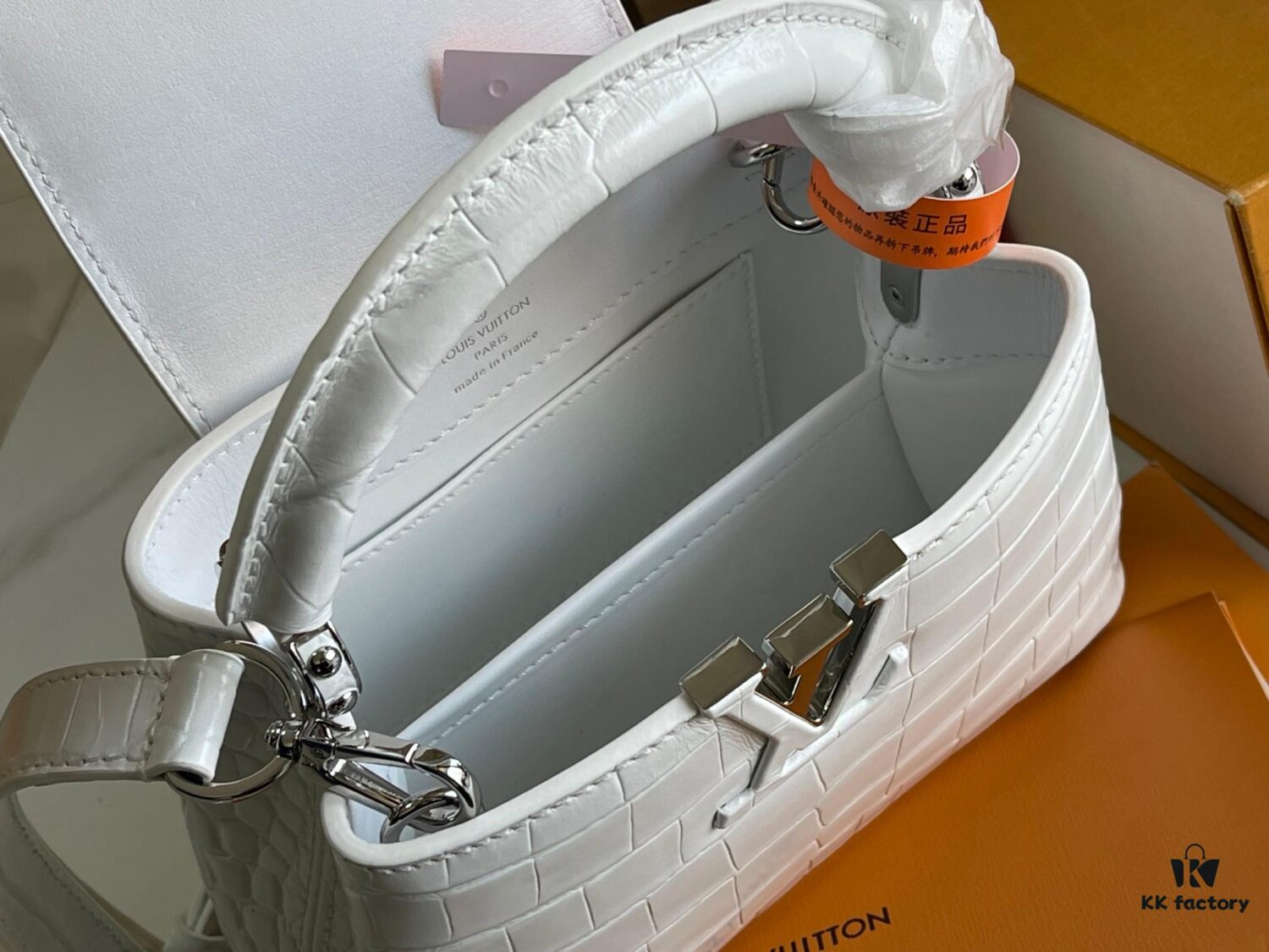 69305aaff09edb6de4c4faba Top Grade Complete Packaging 【Premium Original Leather M22203💋 N93429 White Shiny Crocodile-Texture with Gold Clasp】