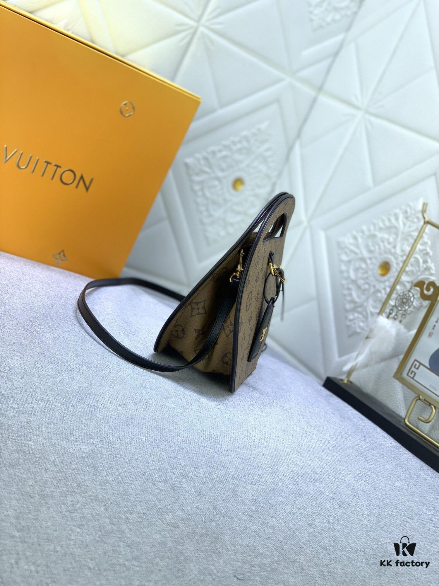 69305af4f09edb6de4c4fb35 Upgraded Original M47117 Monogram Flower Yellow Flower Women's Round Handbag Series Around Me Bag