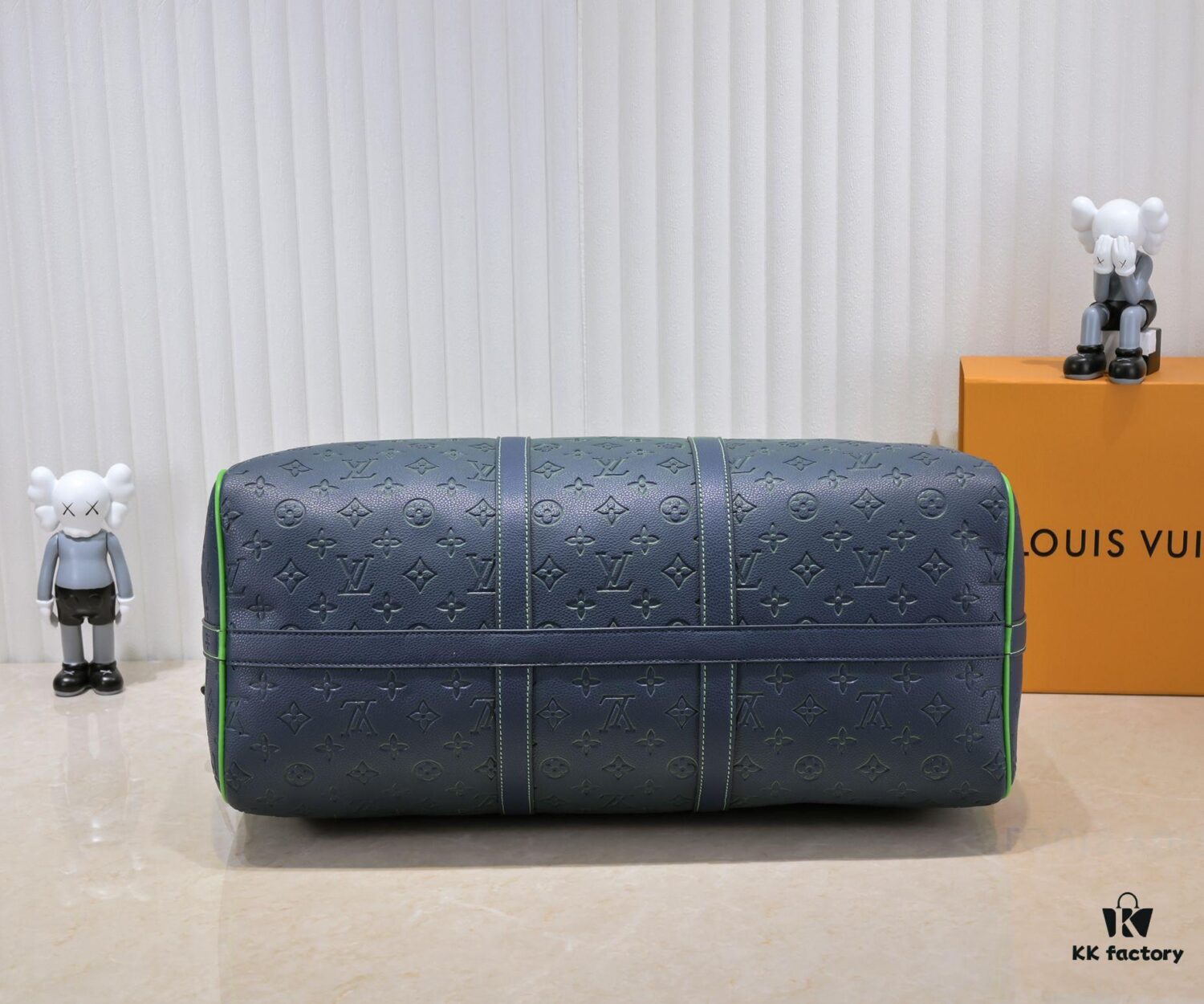 69305b3ef09edb6de4c4fbbe Louis Vuitton Keepall Bandoulière 41 in Taurillon Illusion Leather