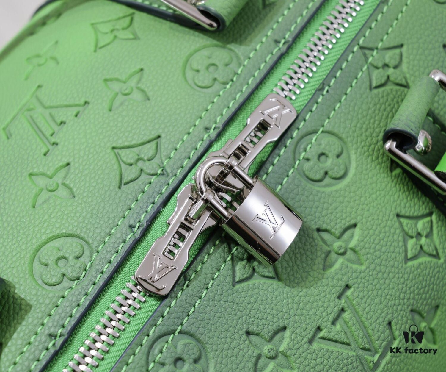 69305b41f09edb6de4c4fbc4 Louis Vuitton Keepall Bandoulière 41 in Taurillon Illusion Leather