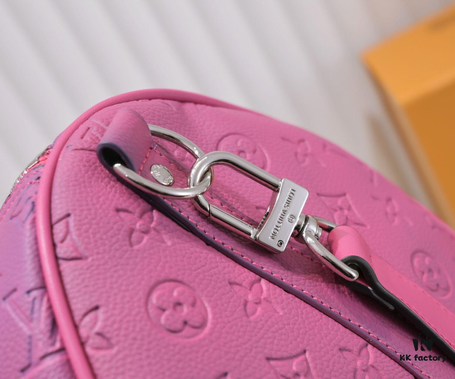 69305b45f09edb6de4c4fbc9 Louis Vuitton Keepall Bandoulière 40 in Taurillon Illusion Leather