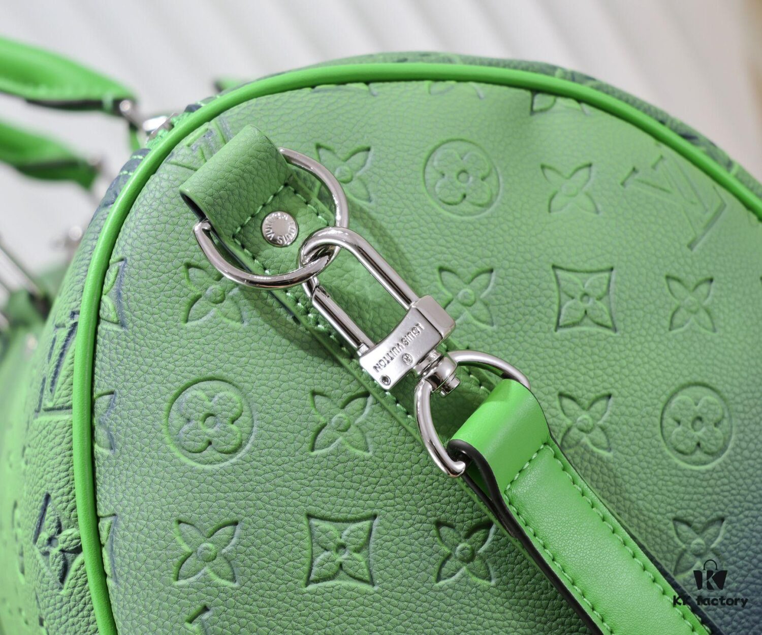 69305b5ef09edb6de4c4fbf7 Louis Vuitton Keepall Bandoulière 41 in Taurillon Illusion Leather