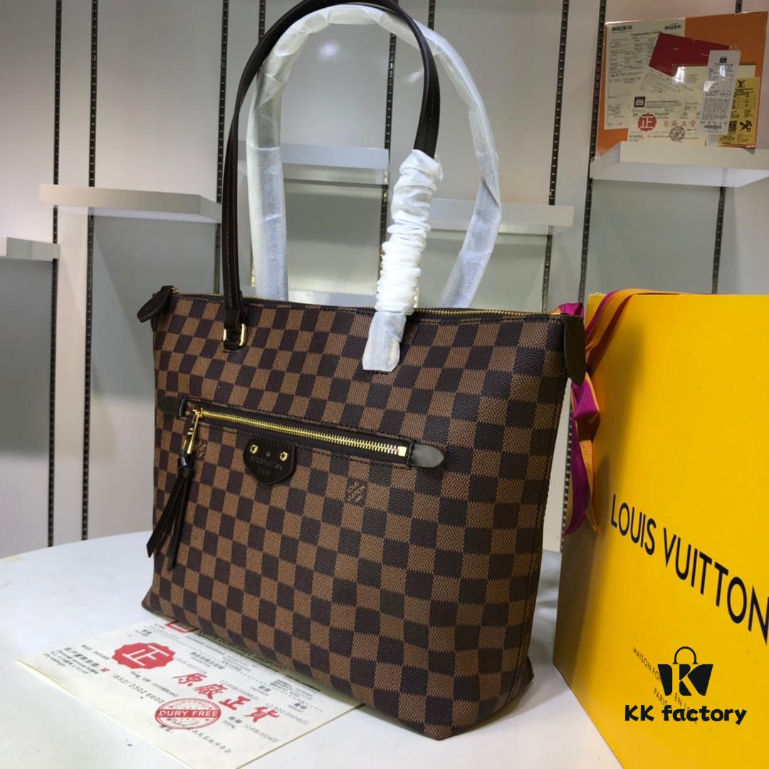 69305b64f09edb6de4c4fc03 Authentic Louis Vuitton M42267 Multifunctional Monogram Canvas Shoulder Bag, Available in Large and Small Sizes