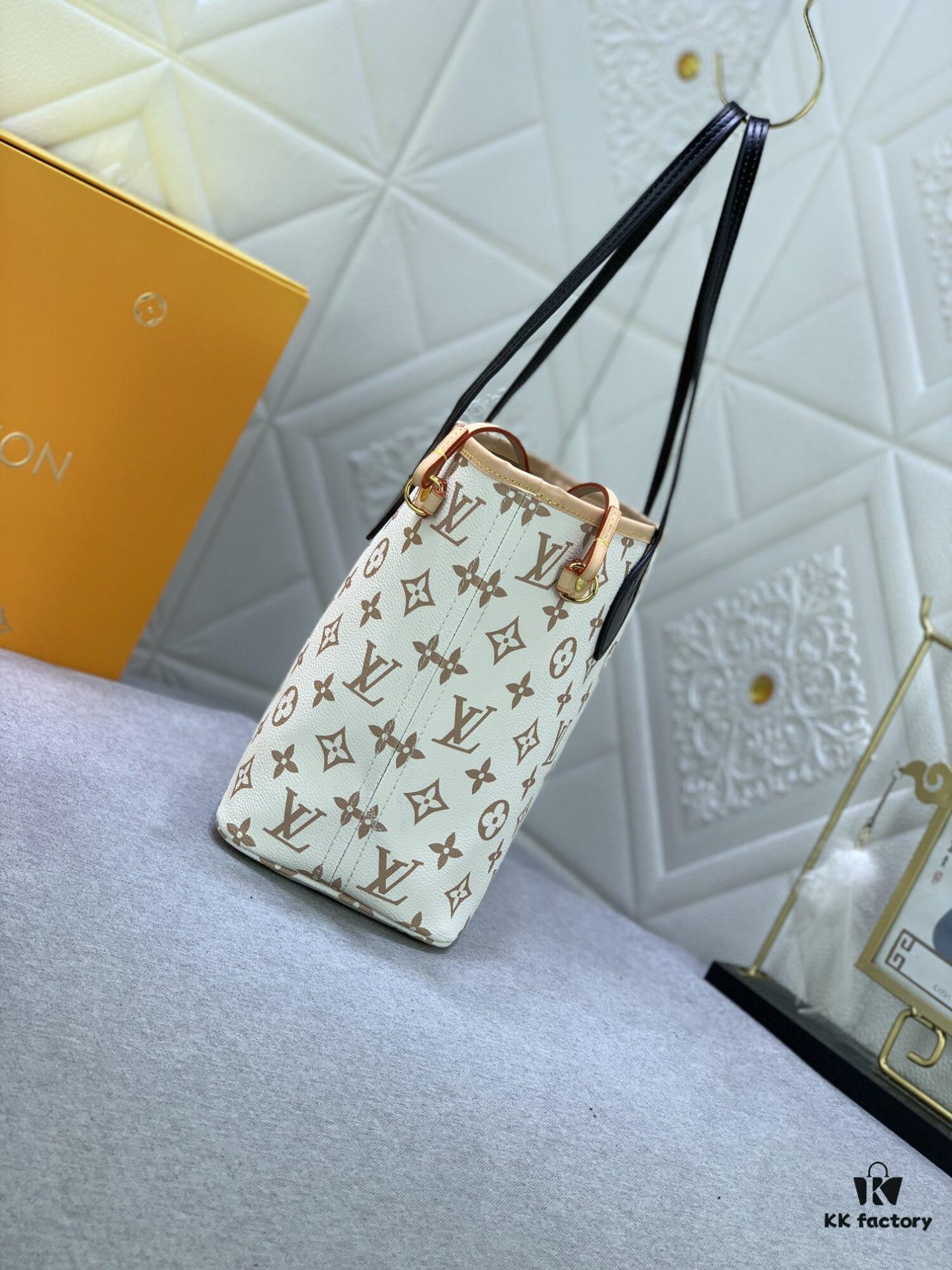 69305b8cf09edb6de4c4fc4e White Flower Mother-Child Bag ๐๐ Classic Shopping Tote ๐๐ Louis Vuitton New Neverfull