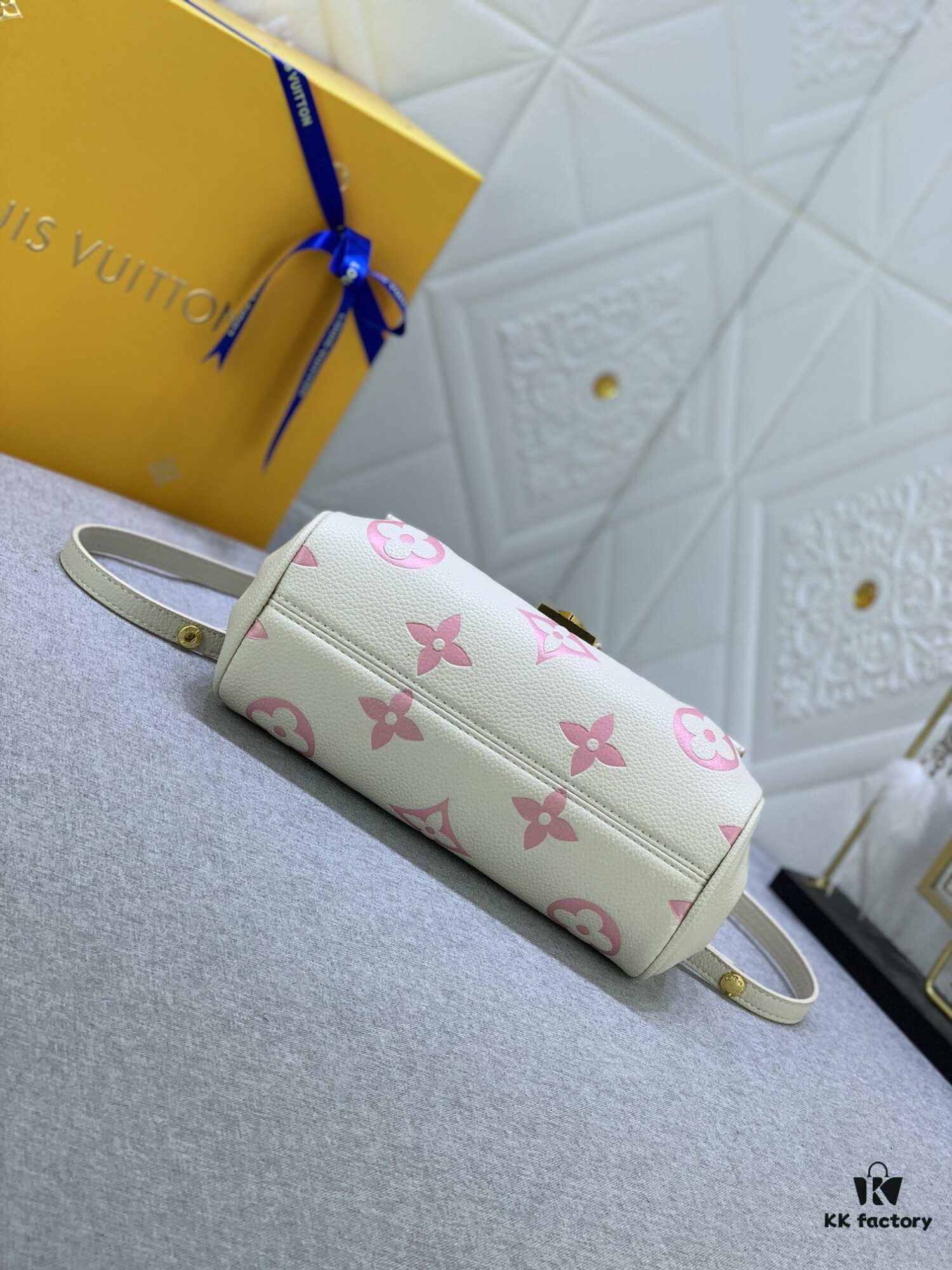 69305bacf09edb6de4c4fc76 Upgraded Original Version (Inspired by Authentic) ✨‼️ M46393 White Embossing Pink, M45813 Black Embossed, M45859 Black Imprinted, M45836 Elephant Grey, White Imprinting, White Embossing 👏👏 Favorite Handbag